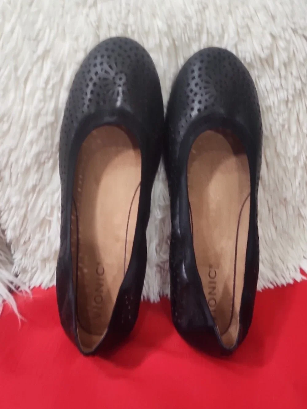 Vionic Womens Robyn Leather Perforated Ballet Flats